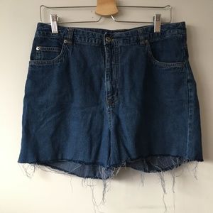 ✨3 for $30✨Vintage distressed jean shorts